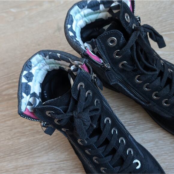 Chanel Interlocking CC Logo 2015 Gray Black Suede Lace Up Combat Boots Size 38.5 - Picture 6 of 7